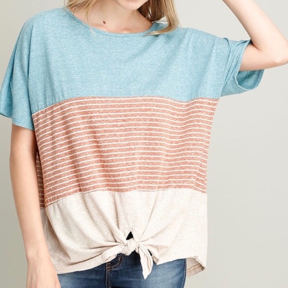 Tops - TAKING 1ST GOOD OFFER❗️Color Block Knot Tee